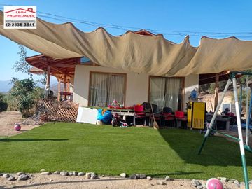 🏠Se vende hermosa casa en parcela, en sector Alhue.🏠