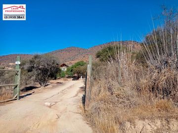 🏠Se vende hermosa casa en parcela, en sector Alhue.🏠