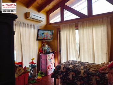 🏠Se vende hermosa casa en parcela, en sector Alhue.🏠