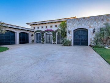 Residencia con vista al campo del golf, alberca infinity privada, Jacuzzi, Fogata, terraza en segundo piso y cava de vinos en Pacific Ocean, Cabo San