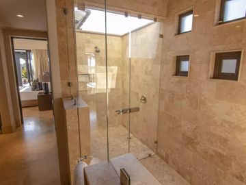 Residencia con vista al campo del golf, alberca infinity privada, Jacuzzi, Fogata, terraza en segundo piso y cava de vinos en Pacific Ocean, Cabo San