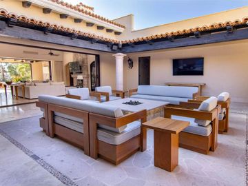Residencia con vista al campo del golf, alberca infinity privada, Jacuzzi, Fogata, terraza en segundo piso y cava de vinos en Pacific Ocean, Cabo San