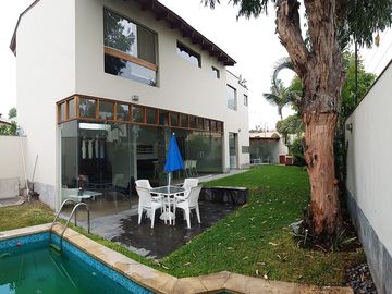 Exclusiva Casa con Piscina en Venta en Condominio Privado – La Molina