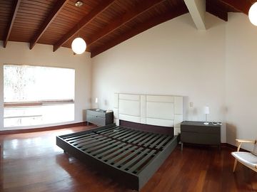 Exclusiva Casa con Piscina en Venta en Condominio Privado – La Molina