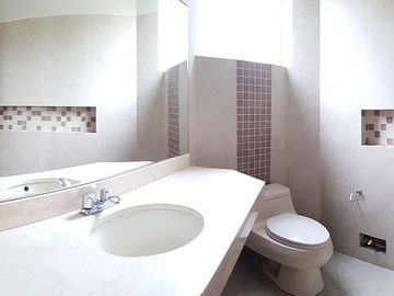 Exclusiva Casa con Piscina en Venta en Condominio Privado – La Molina