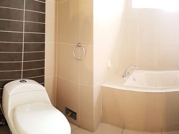 Exclusiva Casa con Piscina en Venta en Condominio Privado – La Molina