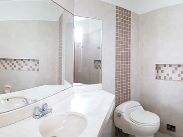 Exclusiva Casa con Piscina en Venta en Condominio Privado – La Molina