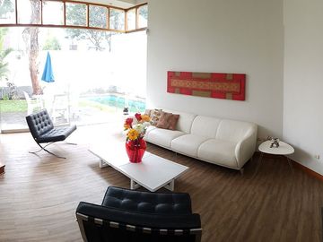 Exclusiva Casa con Piscina en Venta en Condominio Privado – La Molina