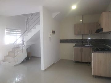 VENDO CASA EN CONDOMINIO; BARRIO  PORVENIR