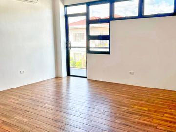 Spacious PRESELLING 5BR Single Detached House & Lot @ Corona del Mar, Talisay near the Sea & Amenities