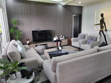 ULTRA Modern  & Cozy House in South FOrbes with panoramic view of Laguna De Bay and Mt. makiling 36M super Nego