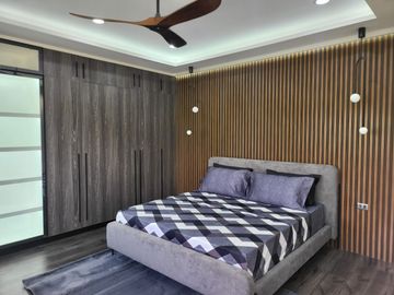 ULTRA Modern  & Cozy House in South FOrbes with panoramic view of Laguna De Bay and Mt. makiling 36M super Nego