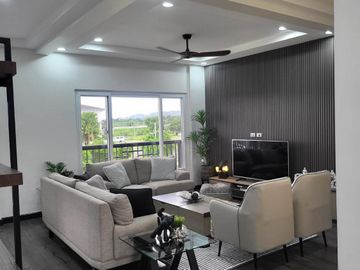ULTRA Modern  & Cozy House in South FOrbes with panoramic view of Laguna De Bay and Mt. makiling 36M super Nego