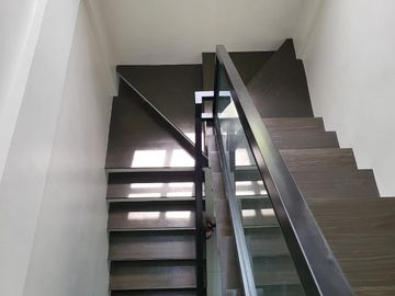 ULTRA Modern  & Cozy House in South FOrbes with panoramic view of Laguna De Bay and Mt. makiling 36M super Nego