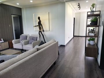ULTRA Modern  & Cozy House in South FOrbes with panoramic view of Laguna De Bay and Mt. makiling 36M super Nego