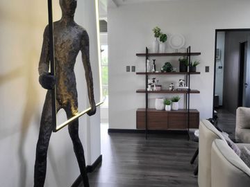 ULTRA Modern  & Cozy House in South FOrbes with panoramic view of Laguna De Bay and Mt. makiling 36M super Nego