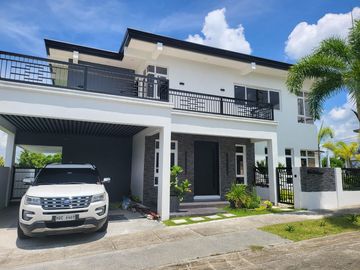 ULTRA Modern  & Cozy House in South FOrbes with panoramic view of Laguna De Bay and Mt. makiling 36M super Nego