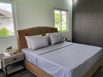 ULTRA Modern  & Cozy House in South FOrbes with panoramic view of Laguna De Bay and Mt. makiling 36M super Nego