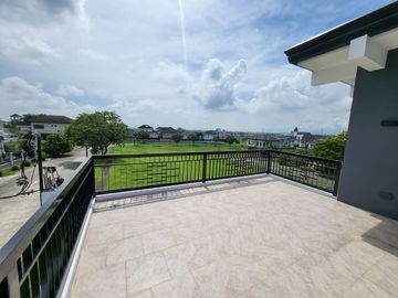 ULTRA Modern  & Cozy House in South FOrbes with panoramic view of Laguna De Bay and Mt. makiling 36M super Nego