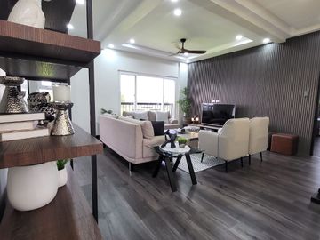ULTRA Modern  & Cozy House in South FOrbes with panoramic view of Laguna De Bay and Mt. makiling 36M super Nego