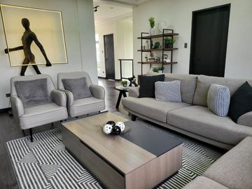 ULTRA Modern  & Cozy House in South FOrbes with panoramic view of Laguna De Bay and Mt. makiling 36M super Nego