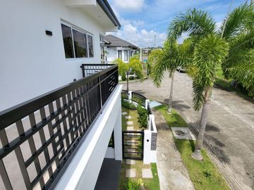 ULTRA Modern  & Cozy House in South FOrbes with panoramic view of Laguna De Bay and Mt. makiling 36M super Nego