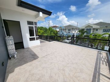 ULTRA Modern  & Cozy House in South FOrbes with panoramic view of Laguna De Bay and Mt. makiling 36M super Nego