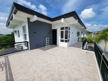 ULTRA Modern  & Cozy House in South FOrbes with panoramic view of Laguna De Bay and Mt. makiling 36M super Nego