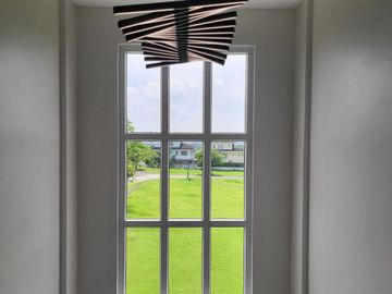 ULTRA Modern  & Cozy House in South FOrbes with panoramic view of Laguna De Bay and Mt. makiling 36M super Nego