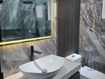 ULTRA Modern  & Cozy House in South FOrbes with panoramic view of Laguna De Bay and Mt. makiling 36M super Nego