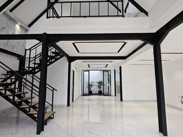 DI RUMAH BARU GADING SERPONG SEKTOR 7A LEBAR 9x18 SHM HADAP TIMUR SIAP HUNI SEMI FURNISHED