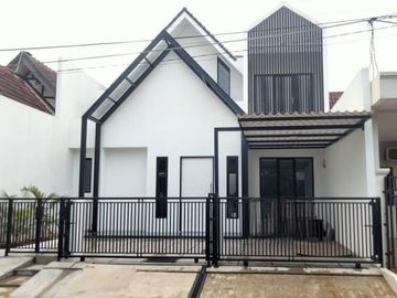 DI RUMAH BARU GADING SERPONG SEKTOR 7A LEBAR 9x18 SHM HADAP TIMUR SIAP HUNI SEMI FURNISHED