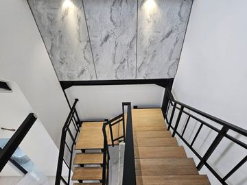 DI RUMAH BARU GADING SERPONG SEKTOR 7A LEBAR 9x18 SHM HADAP TIMUR SIAP HUNI SEMI FURNISHED