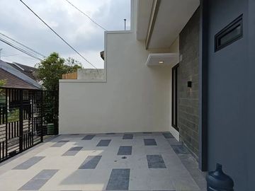 Rumah Manyar Rejo Gress Baru Modern 2 Lantai Mewah Siap Huni Dekat Klampis Kertajaya SHM