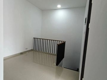 Rumah Manyar Rejo Gress Baru Modern 2 Lantai Mewah Siap Huni Dekat Klampis Kertajaya SHM