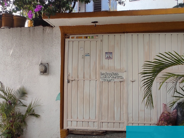 Casa en venta, 3ra Privada de Avenida Del Castillo, 3 niveles