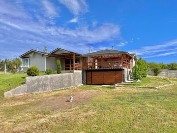 Se venden dos casas en sitio de 9.264m2, sector rural de Rauco, Curicó