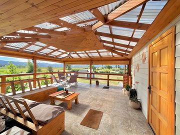 Se venden dos casas en sitio de 9.264m2, sector rural de Rauco, Curicó