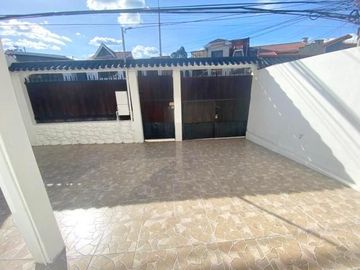 Amplia Casa comercial en venta sector UDA, Calle Francisco Moscoso Cuenca