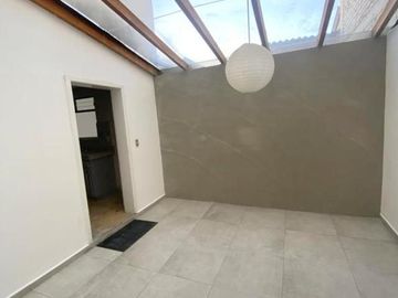 Amplia Casa comercial en venta sector UDA, Calle Francisco Moscoso Cuenca