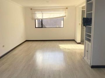 Amplia Casa comercial en venta sector UDA, Calle Francisco Moscoso Cuenca