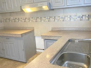 Amplia Casa comercial en venta sector UDA, Calle Francisco Moscoso Cuenca