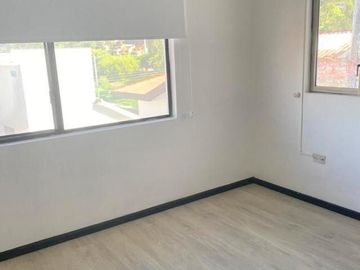 Amplia Casa comercial en venta sector UDA, Calle Francisco Moscoso Cuenca