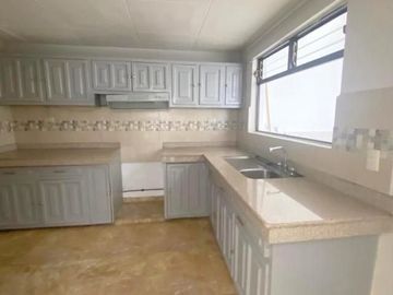 Amplia Casa comercial en venta sector UDA, Calle Francisco Moscoso Cuenca