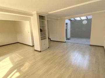 Amplia Casa comercial en venta sector UDA, Calle Francisco Moscoso Cuenca