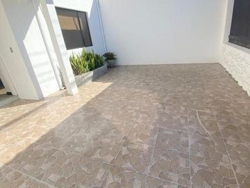 Amplia Casa comercial en venta sector UDA, Calle Francisco Moscoso Cuenca