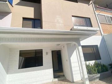 Amplia Casa comercial en venta sector UDA, Calle Francisco Moscoso Cuenca