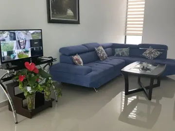 HERMOSA CASA EN GRANJAS BANTHI