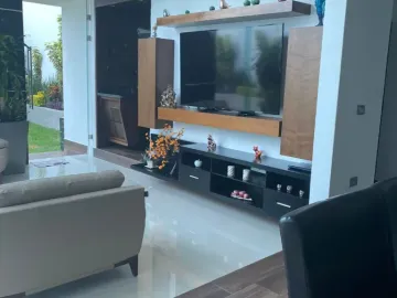 HERMOSA CASA EN GRANJAS BANTHI