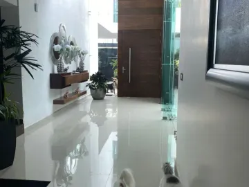 HERMOSA CASA EN GRANJAS BANTHI